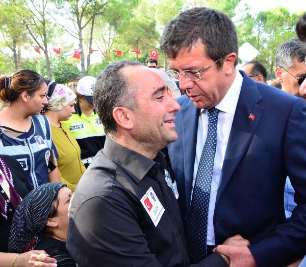 Bakan Zeybekci şehidin kardeşini özel uçakla törene yetiştirmiş