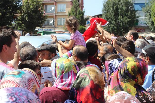 Tavşanlı'da bayrak izdihamı