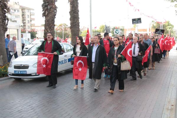 Manisa Barosu'ndan alkış ve yürüyüşlü terör protestosu