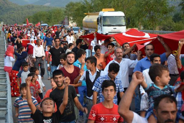 Karabük'te Doğu kökenli köylüler teröre protesto etti