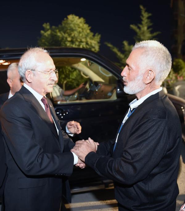 Kılıçdaroğlu'ndan şehit polis Fehmi Şahin'in ailesine taziye ziyareti