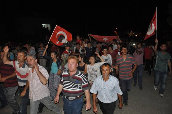 Mahalleli terörü yürüyüşle protesto etti