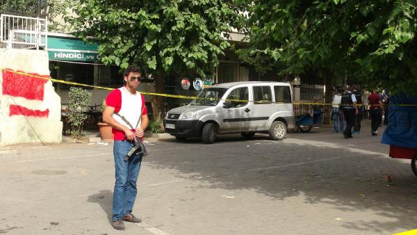 Diyarbakır'da PKK'lılar çorbacıyı taradı: 3'ü polis 4 yaralı  (2)