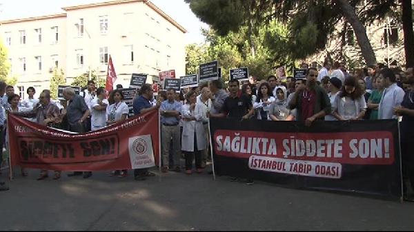 Doktorlar şiddete tepki için iş bıraktı