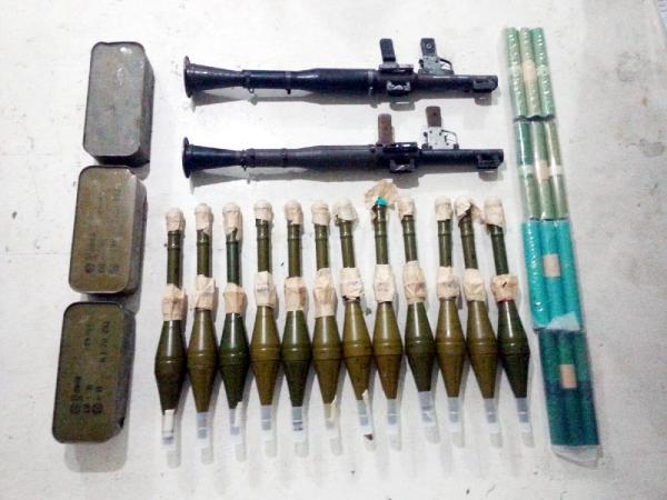 Diyarbakır'da durdurulan araçta cephanelik çıktı, 3 gözaltı