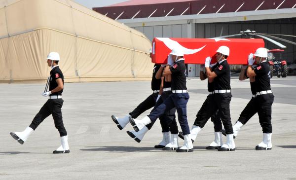 Şehit emniyet amiri memleketine uğurlandı
