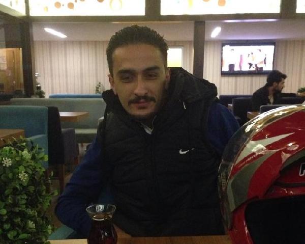 Otomobilinde sıkışan kedi için itfaiyeye gitti