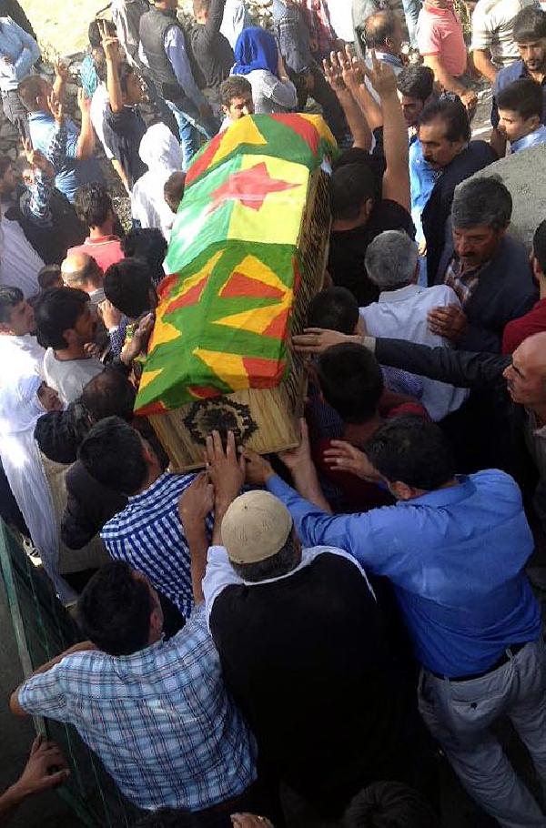 PKK'lının cenazesi şehit akrabası ile aynı mezarlıkta