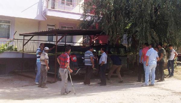 Ak Parti ilçe başkanının araçları yandı