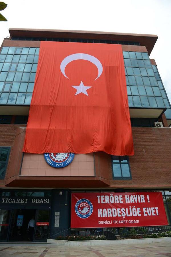 DTO'dan anlamlı pankart