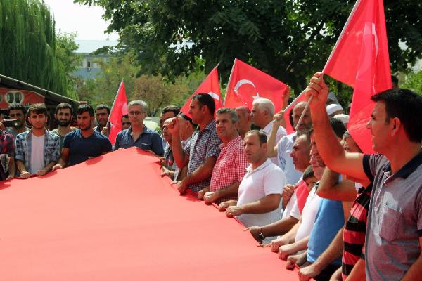 Bingöl'de PKK'ya şehit aileleri ve koruculardan tepki: Sizden bıktık, usandık