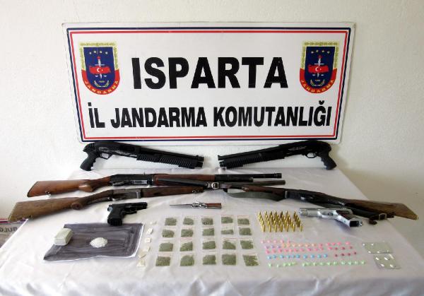 Uyuşturucu satıcılarına darbe, 11 tutuklu