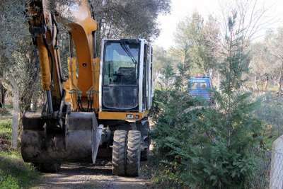 İlhami öğretmen benzinle çatıya çıkıp barakasını yıktırmadı