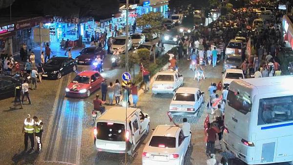 Terörü protesto yürüyüşünde provokasyona 1 tutuklama