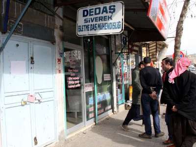 Siverek Belediyesi elektriğini kesen DEDAŞ'ın binasını mühürledi