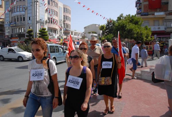 Kadınlar askerlik için başvurdu
