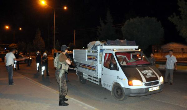 Terörist taşıdığı ihbar edilen kamyonet polisi alarma geçirdi