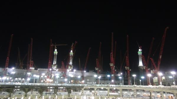 Mescid-i Haram'daki genişletme çalışmaları ve vinçler böyle görüntülenmişti