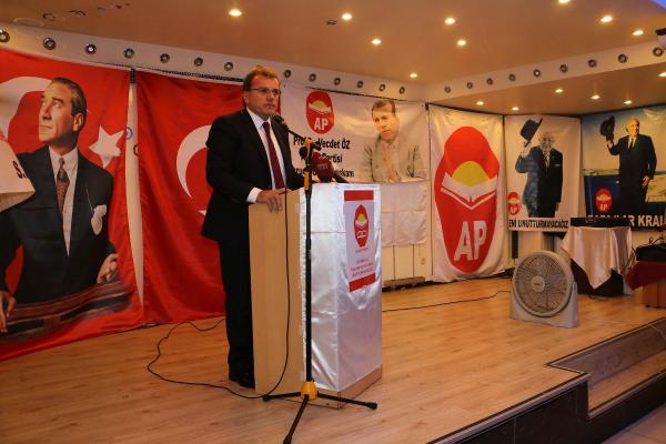 Adalet Partisi ilk amblemiyle yeniden siyasete dönüyor