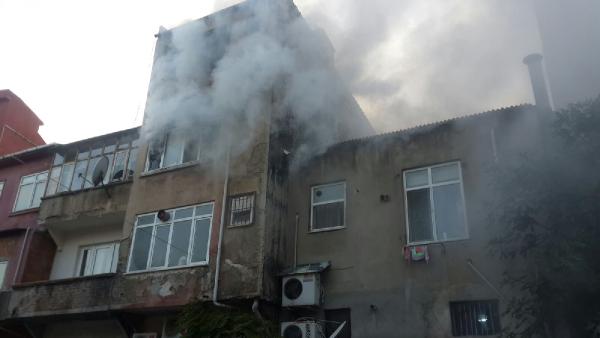 Fritözden çıkan yangın hasara yol açtı