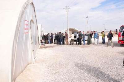 Akçakale'de Suriyeliler'e kaban ve battaniye dağıtıldı