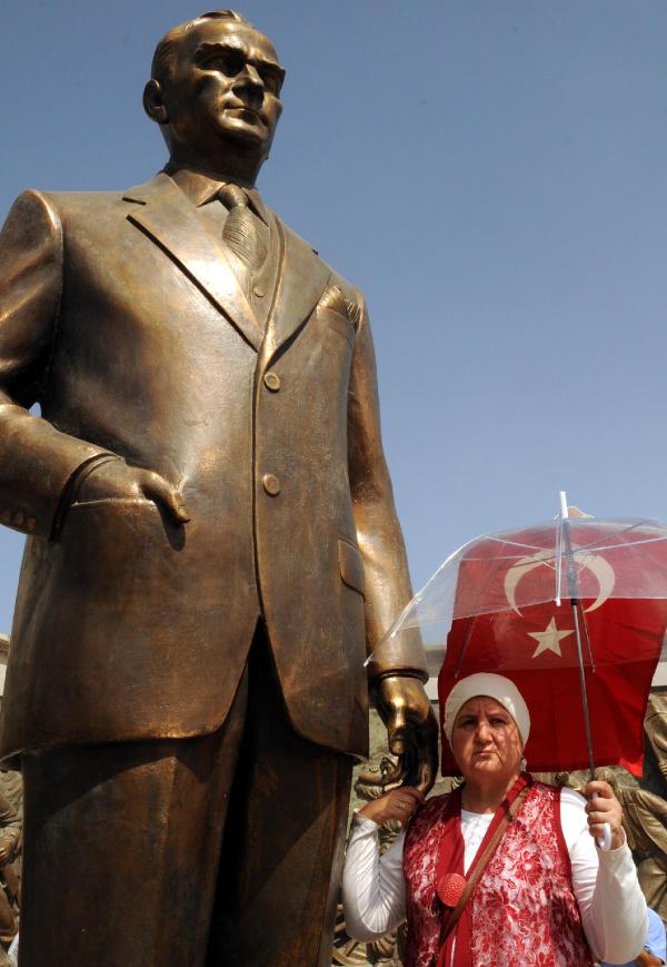Şehit ailelerinden 'Teröre lanet, birliğe davet' mitingi