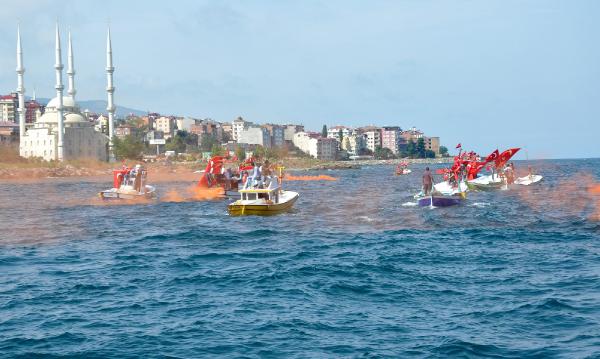 Trabzon’da balıkçıların teröre tepki eylemi