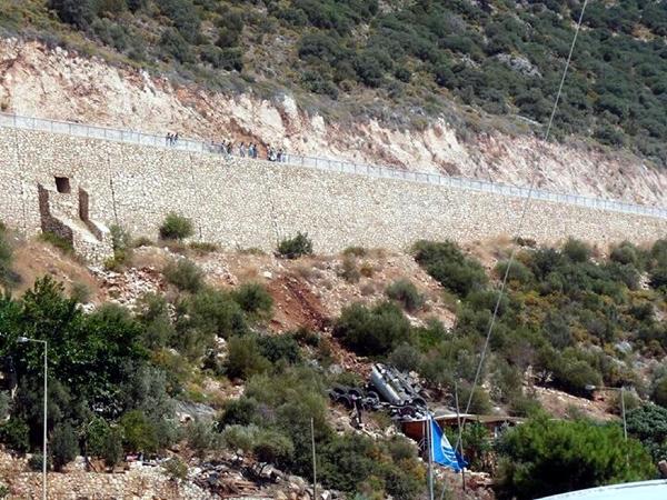 Akaryakıt yüklü tanker uçuruma yuvarlandı