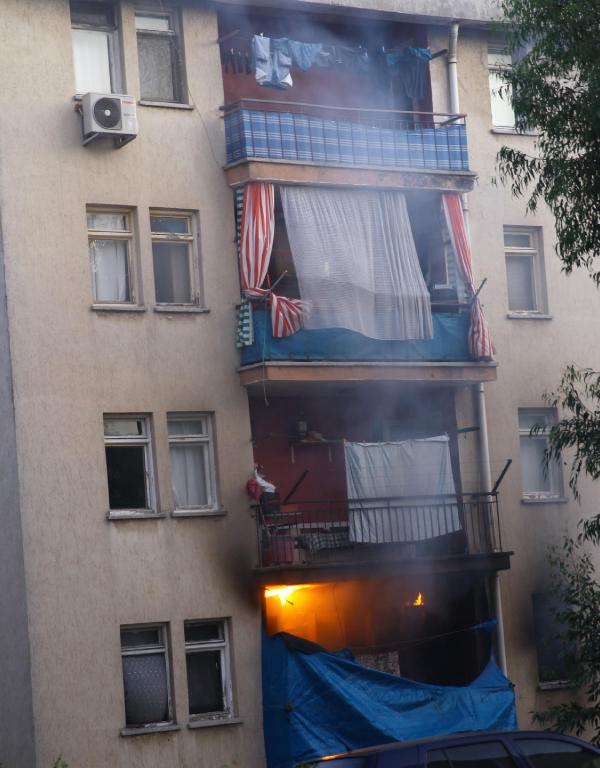 Polis lojmanında çıkan yangın korkuttu