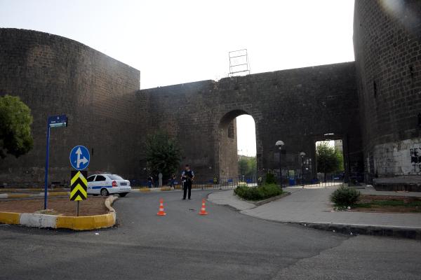 Diyarbakır Sur İlçesi'nde sokağa çıkma yasağı ilan edildi  (2) (Yeniden)