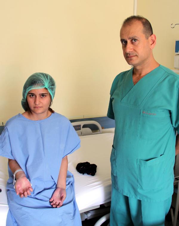 Ameliyatla avuç içi terlemesinden kurtuldu