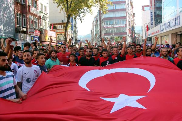 Zonguldak Kömürspor taraftarları teröre tepki için yürüdü