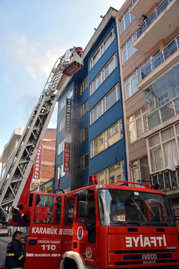 Karabük'te iş hanında çıkan yangın korkuttu