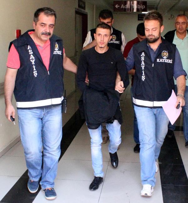 Trafikte tartıştığı inşaat işçisini bıçaklayarak öldürdü