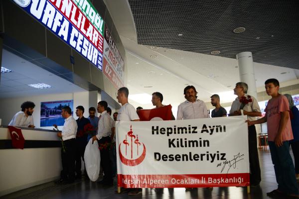BBP'lilerden karanfilli 'sağduyu' çağrısı