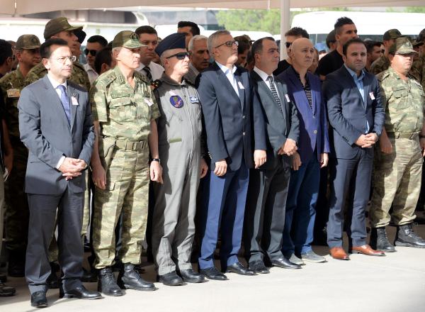 PKK, Silvan'da hendek kapatan polise roketatarla saldırdı: 1 şehit (4)