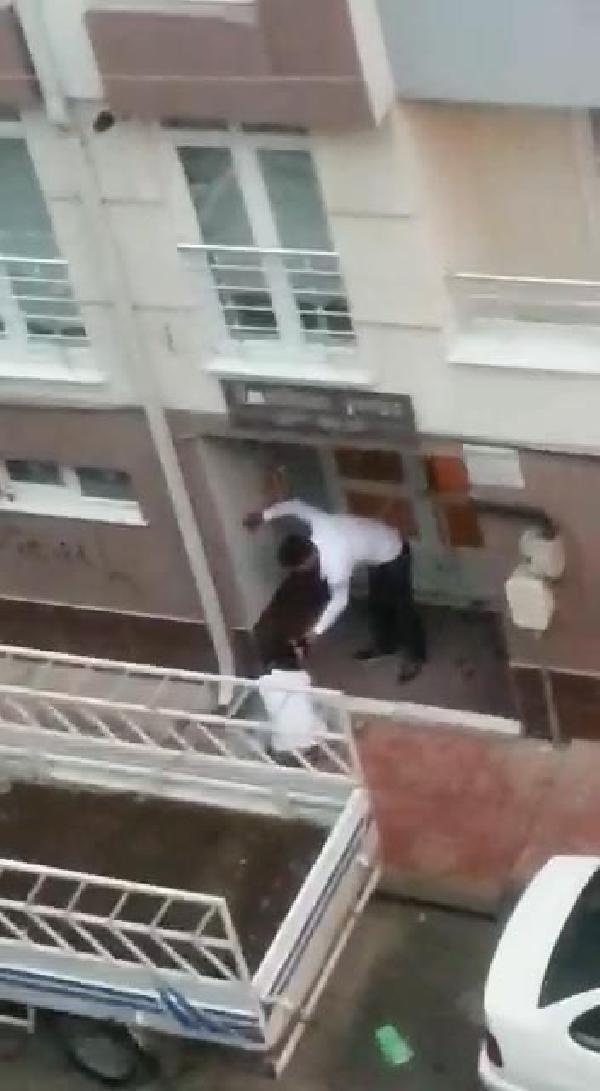 Sevgiliye şiddet cep telefonu kamerasında