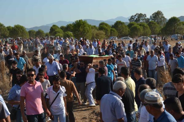 Rafting yaparken hayatını kaybeden öğretmen toprağa verildi