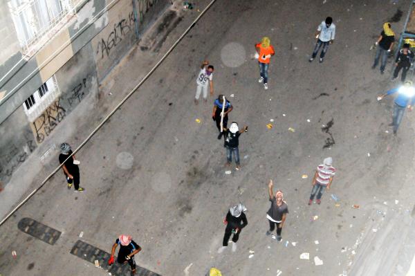 İzinsiz gösteri yapan grup polisin müdahalesiyle dağıtıldı