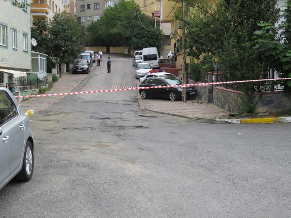 Ümraniye'de şüpheli paket fünye ile patlatıldı
