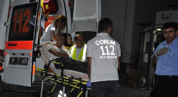 Mahallede oynanan futbol maçında kavga: 2 kişi bıçaklandı