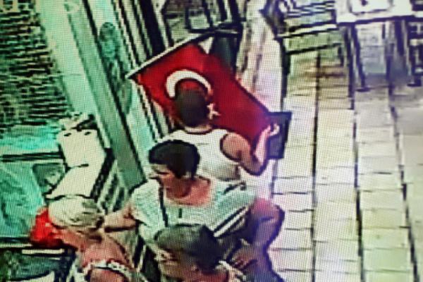 Down sendromlu turist çocuğun duygulandıran davranışı