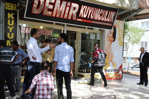 Sahibini tüfekle vurdukları kuyumcuyu soydular