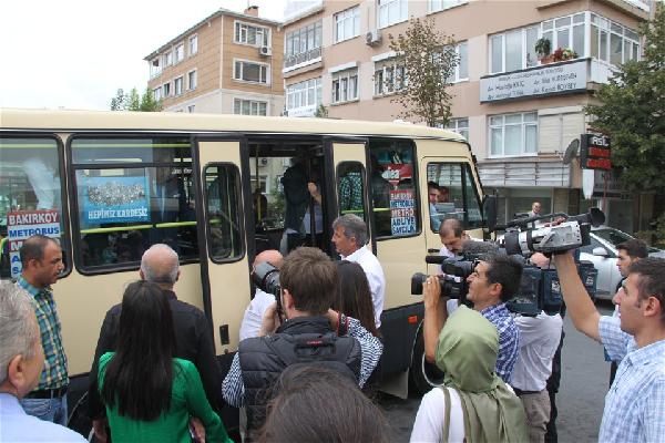 İstanbul'da esnaftan kardeşlik afişi