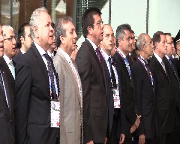 Bakan Zeybekçi, Expo 2015 Milano Türkiye Milli Günü etkinliklerini izledi