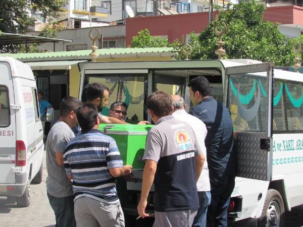 Akli dengesi bozuk kız kardeşi ile cinsel istismarda bulunan bekçiyi öldürdü