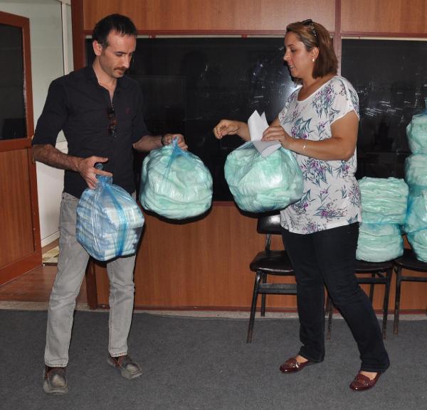 Sivas'ta engellilere hasta bezi dağıtıldı