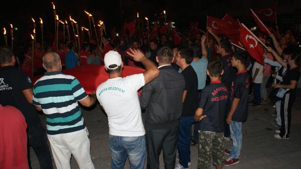Manyas'ta şehitlere saygı yürüyüşü