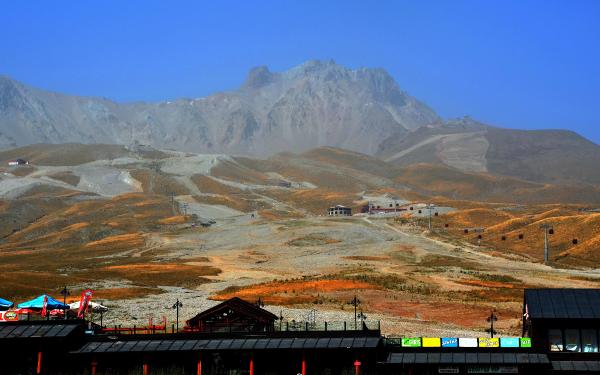 Eylül ayındaki sıcak, Erciyes'in zirvesindeki karı eritti