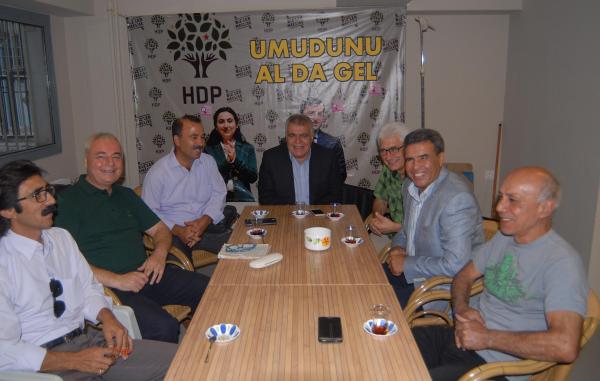 HDP İzmir Milletvekili Müslüm Doğan, bakan olduktan sonra sonra ilk kez seçildiği kenti ziyaret etti